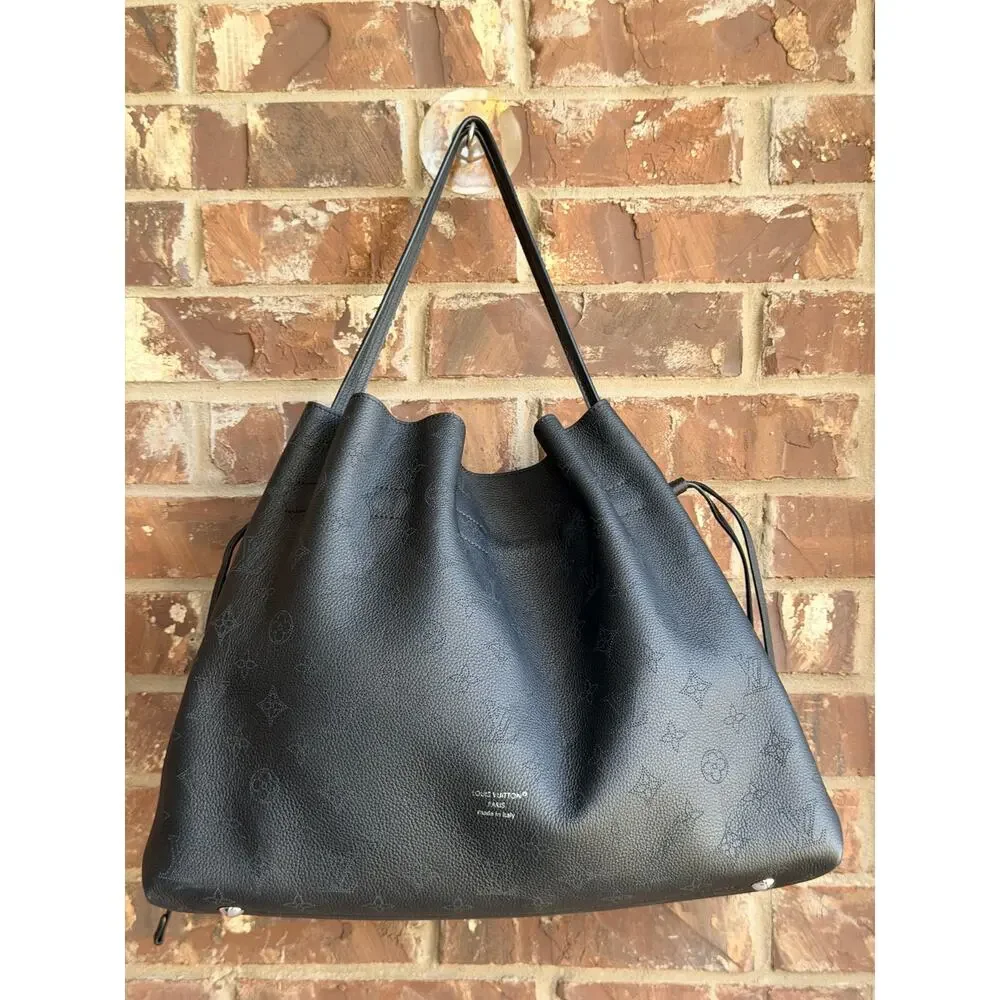 Louis Vuitton Boundless Handbag Mahina Leather Black 94754